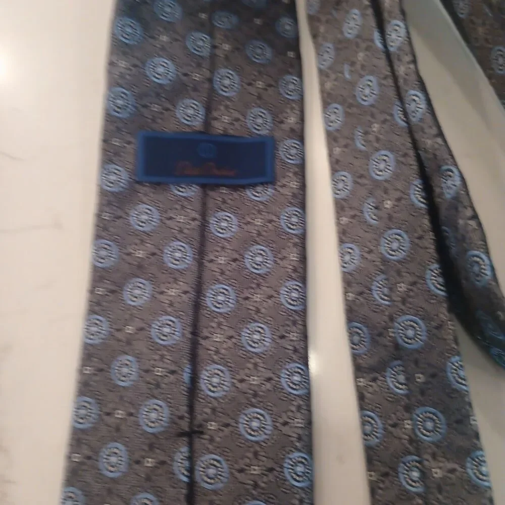 David Donahue Men’s Silk Necktie USA Gray Blue White Geometric 3.3 X 60